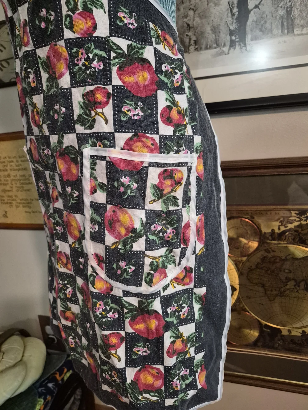 None ​charming featuring pockets